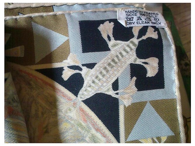 Foulard in seta Hermès "Mythologies des Hommes" Marrone Bianco Rosso Beige D'oro Verde Grigio Gold hardware - vista 8