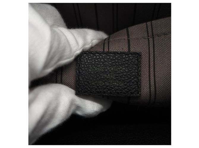 Borsa Louis Vuitton Monogram Empreinte Montaigne MM Noir Nero - vista 14