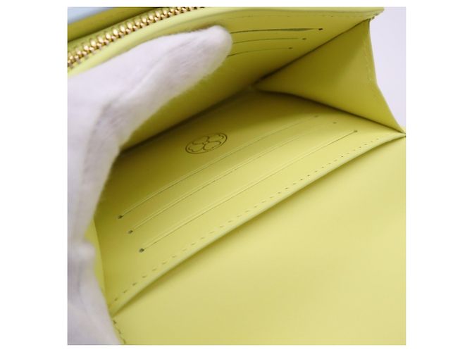 Louis Vuitton Mahina Portefeuille Iris Compact Wallet Blu Giallo - vista 13