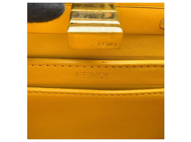 Borsa Fendi Peekaboo ISeeU Petite Giallo - vista 17