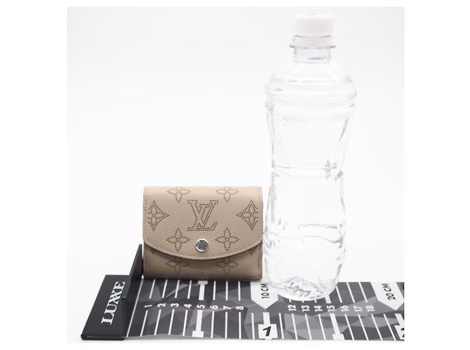 Louis Vuitton Mahina Portefeuille Iris XS Galet Tri-fold Wallet Beige - vista 3