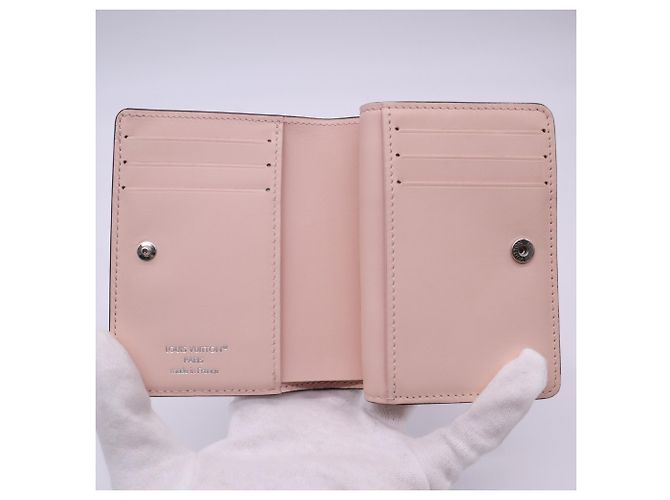 Louis Vuitton Mahina Portefeuille Claire Bi-fold Wallet Rosa - vista 12