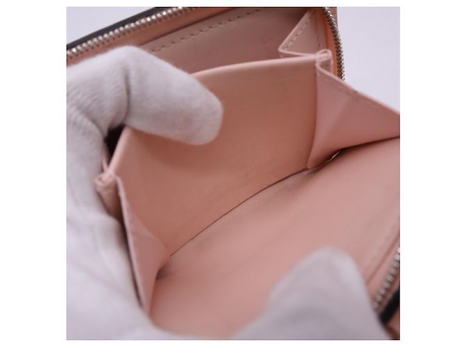 Louis Vuitton Mahina Portefeuille Claire Bi-fold Wallet Rosa - vista 16