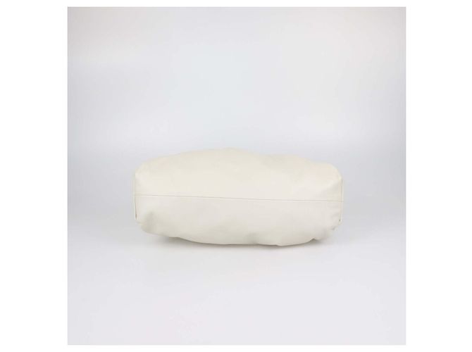 Bottega Veneta Bolso The Pouch Medium de piel Off White Blanco roto - vista 4