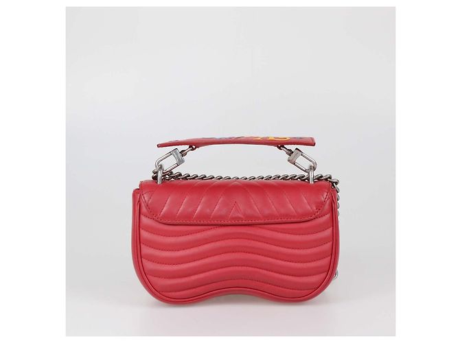 Bolsa Louis Vuitton New Wave Chain PM em couro vermelho - vista 3