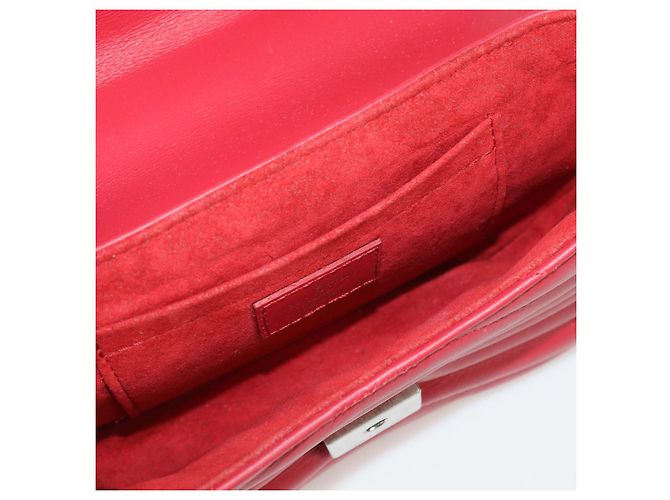Bolsa Louis Vuitton New Wave Chain PM em couro vermelho - vista 6