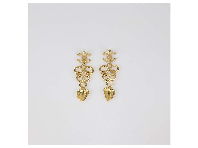 Orecchini a goccia Chanel in metallo dorato, resina nera, cuori e logo CC D'oro - vista 4