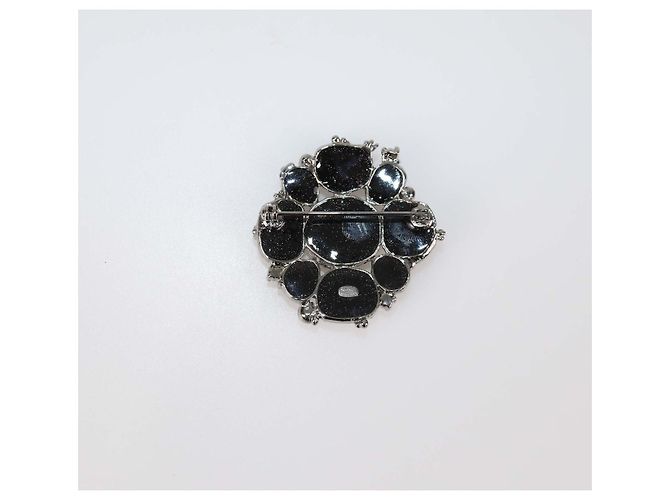 Spilla Chanel in Gripoix metallico nero e cristalli - vista 3