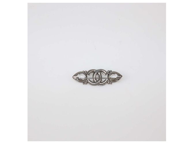 Spilla Chanel logo CC in metallo tono argento e cristalli - vista 2