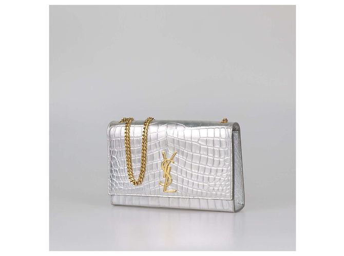 Borsa a spalla Medium Kate in pelle embossed effetto coccodrillo argento Saint Laurent - vista 2
