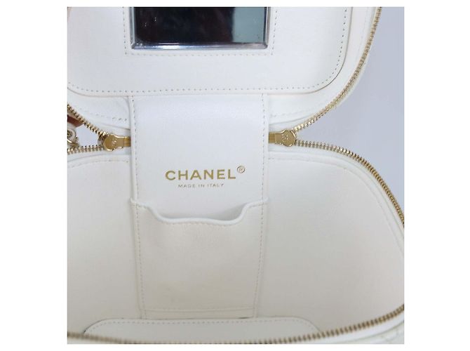 Borsa Vanity Case Chanel in pelle caviar matelassé bianca Bianco - vista 6