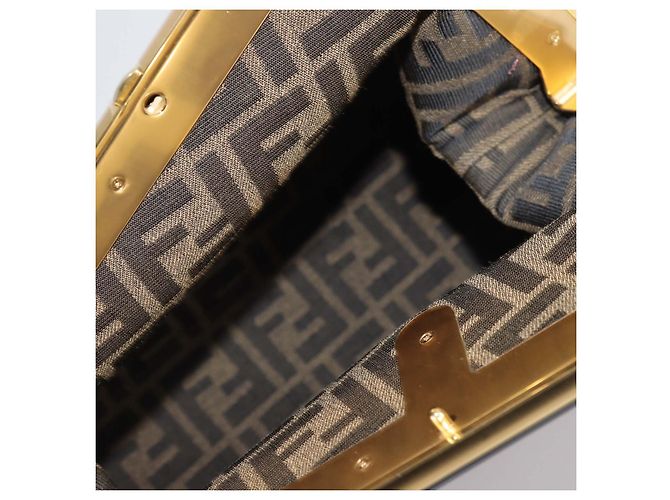 Fendi First Schultertasche Medium aus schwarzem Leder - Ansicht 6