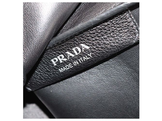 Borsa Tote piccola Dynamique Prada in pelle Vitello Daino nera Nero - vista 5