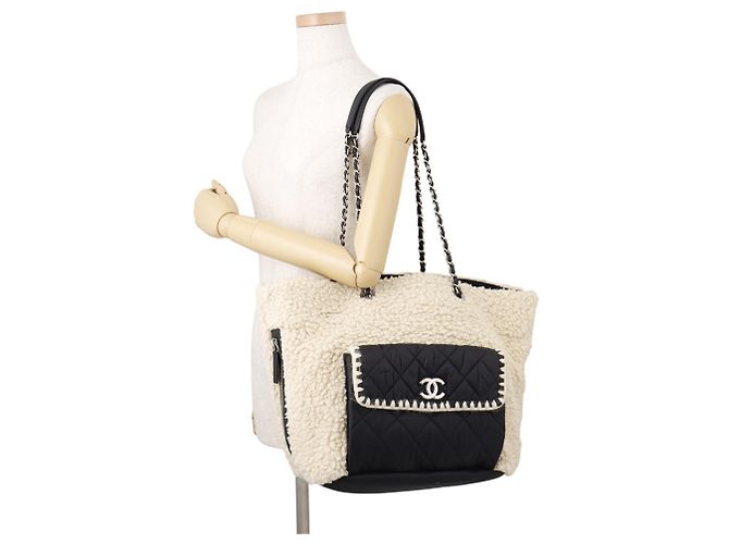 Sac cabas Chanel Matelassé Noir Écru - vue 5