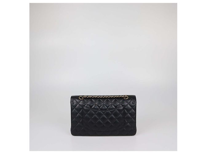 Borsa Chanel Medium Classic Double Flap in pelle caviar matelassé nera Nero - vista 3