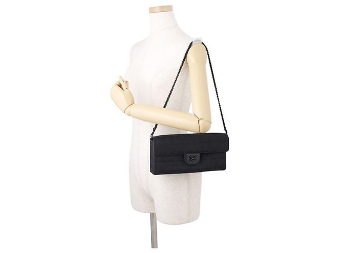 Borsa a tracolla Chanel New Travel Line Nero - vista 4