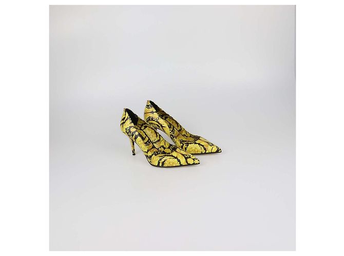 Versace Yellow/Black Leder-Pumps mit Barocco-Print und spitzer Kappe - Ansicht 2