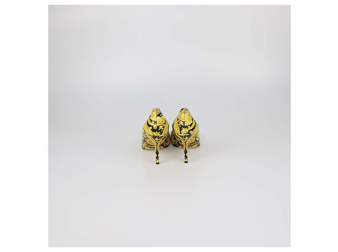 Versace Yellow/Black Leder-Pumps mit Barocco-Print und spitzer Kappe - Ansicht 5