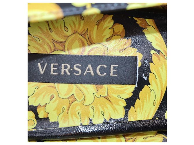 Versace Yellow/Black Leder-Pumps mit Barocco-Print und spitzer Kappe - Ansicht 6