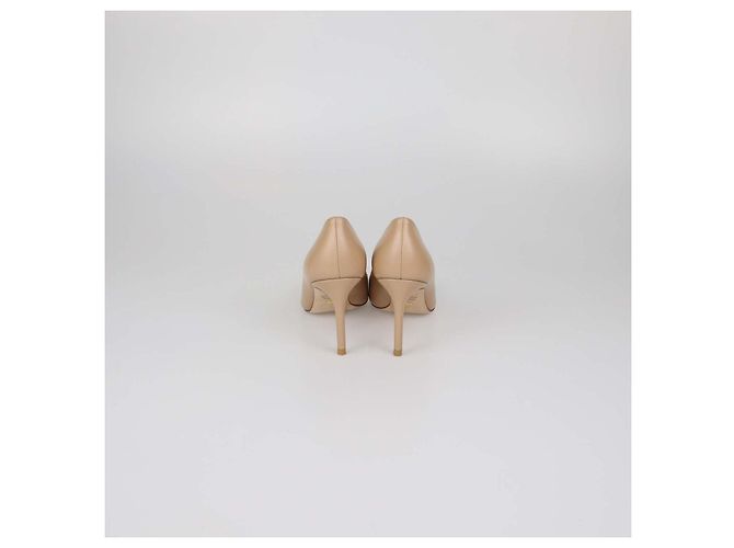 Décolleté a punta in pelle beige Stuart Weitzman - vista 5