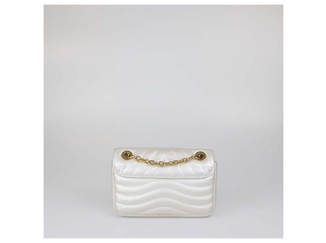 Borsa a catena New Wave PM in pelle Pearl White Louis Vuitton - vista 3