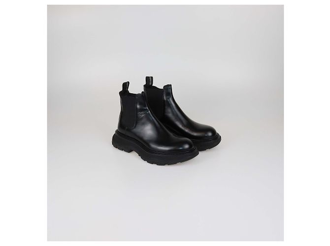 Alexander McQueen Tread Chelsea Boots aus schwarzem Leder - Ansicht 2