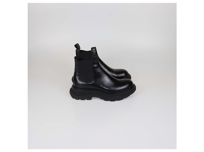 Alexander McQueen Tread Chelsea Boots aus schwarzem Leder - Ansicht 3