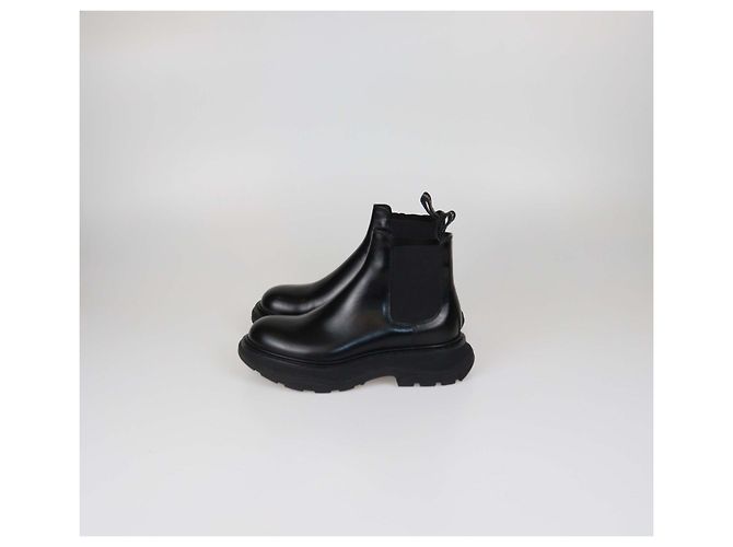 Alexander McQueen Tread Chelsea Boots aus schwarzem Leder - Ansicht 4