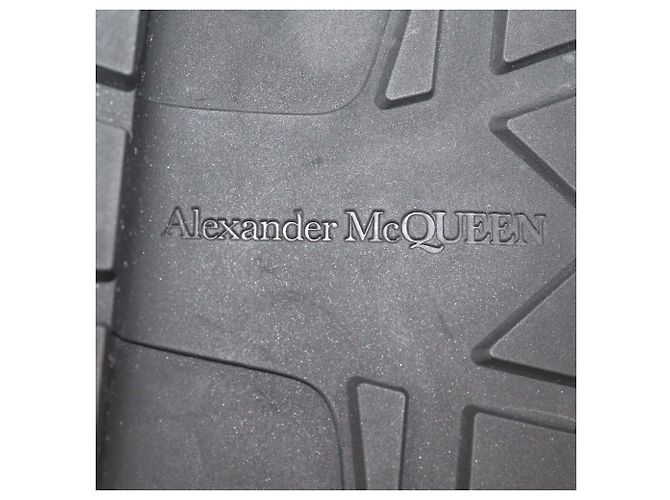 Alexander McQueen Tread Chelsea Boots aus schwarzem Leder - Ansicht 6