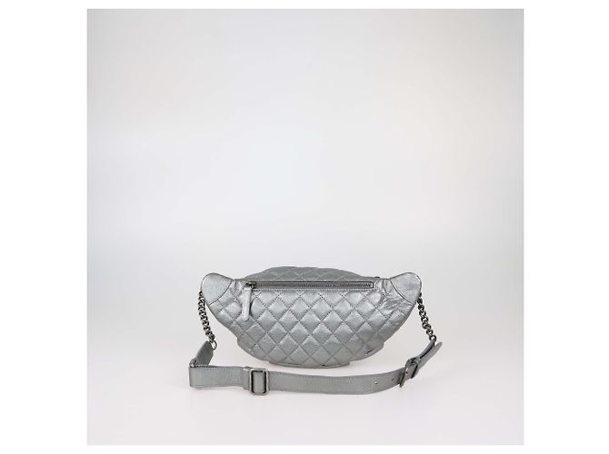 Chanel Banane Gürteltasche aus gestepptem Leder in Metallic-Grau - Ansicht 3