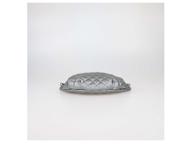 Chanel Banane Gürteltasche aus gestepptem Leder in Metallic-Grau - Ansicht 4