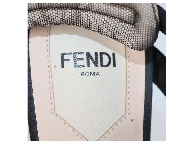 Décolleté Colibri Fendi in raso e mesh nero con cristalli - vista 6