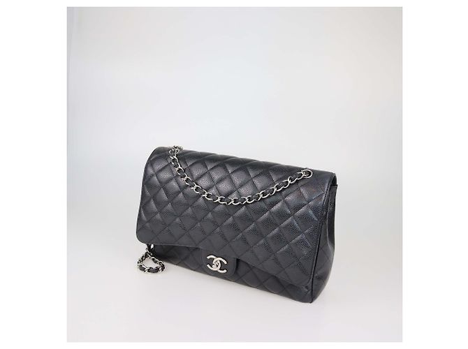 Borsa Chanel Maxi Classic Double Flap in pelle caviar matelassé nera Nero - vista 2