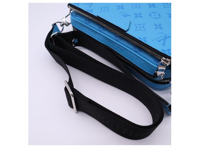 Borsa Louis Vuitton Taigarama Trio Messenger Blu - vista 12