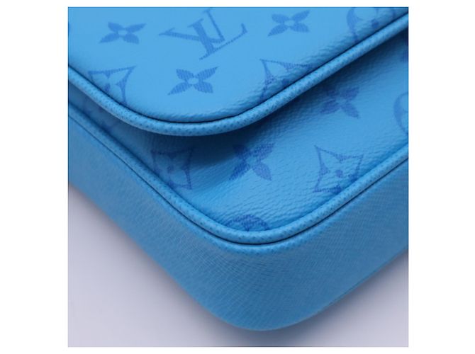 Borsa Louis Vuitton Taigarama Trio Messenger Blu - vista 13