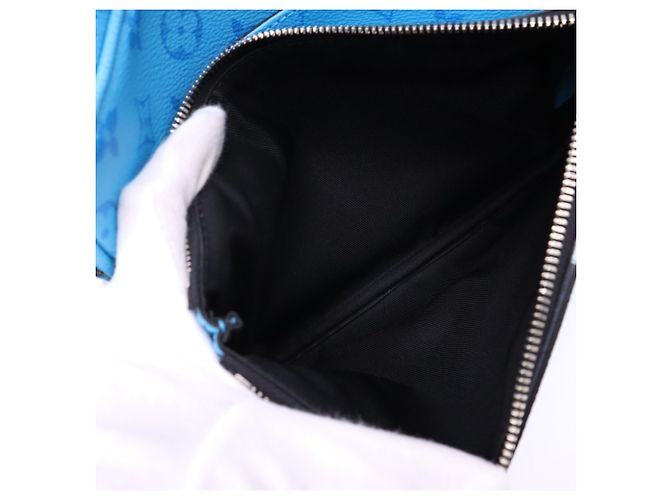 Borsa Louis Vuitton Taigarama Trio Messenger Blu - vista 17