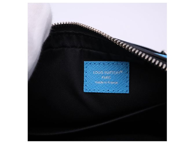 Borsa Louis Vuitton Taigarama Trio Messenger Blu - vista 18