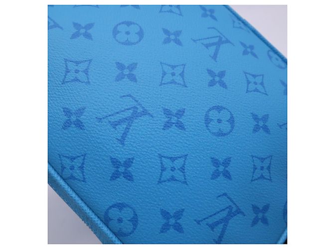 Borsa Louis Vuitton Taigarama Trio Messenger Blu - vista 4