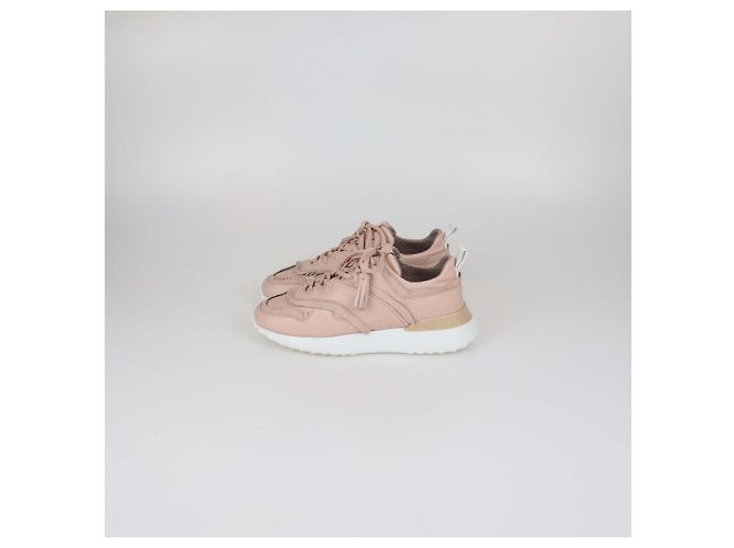 Sneakers basse Tod's in pelle traforata rosa con frange e nappe - vista 4