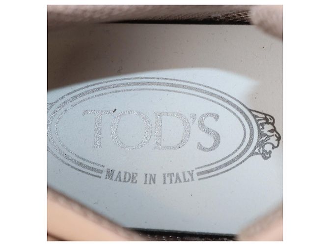 Sneakers basse Tod's in pelle traforata rosa con frange e nappe - vista 6