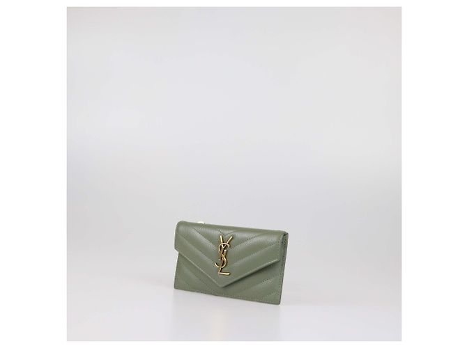 Tarjetero con solapa Cassandre Fragment de piel acolchada verde Saint Laurent - vista 2