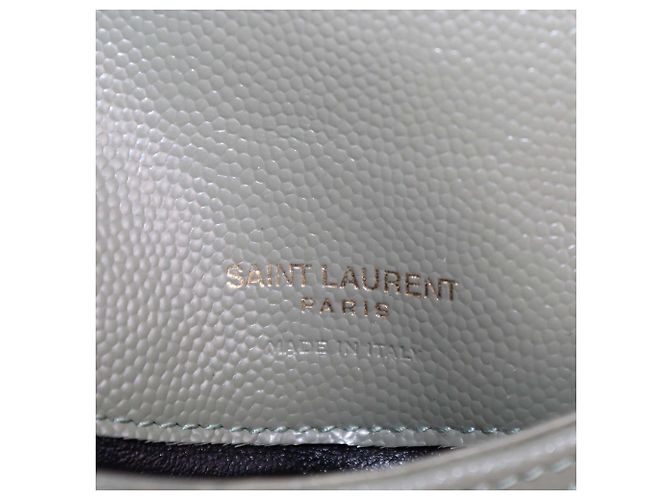 Tarjetero con solapa Cassandre Fragment de piel acolchada verde Saint Laurent - vista 5