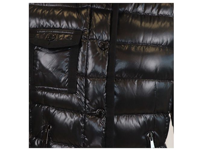 Casaco Moncler de nylon preto acolchoado com capuz com acabamento em pele - vista 4