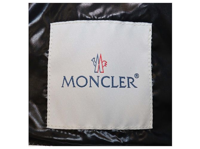 Casaco Moncler de nylon preto acolchoado com capuz com acabamento em pele - vista 5