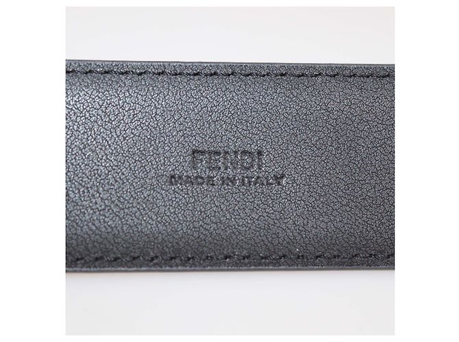 Cinto Fendi em couro preto com fivela F Logo - vista 5
