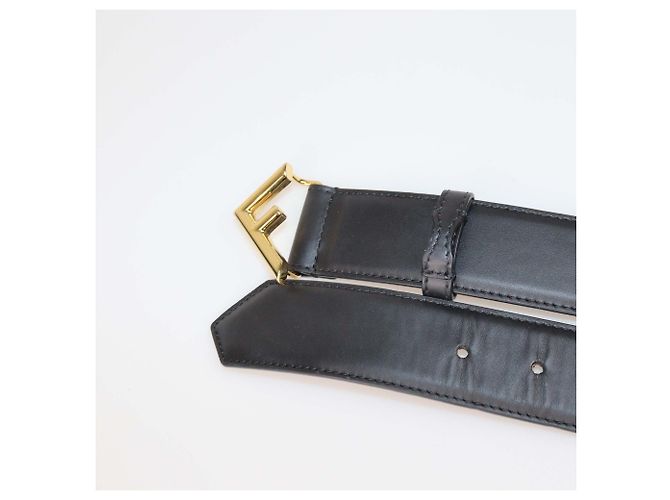 Cinto Fendi em couro preto com fivela F Logo - vista 6