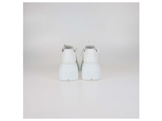 Sneakers basse con platform in pelle bianca Miu Miu Bianco - vista 5