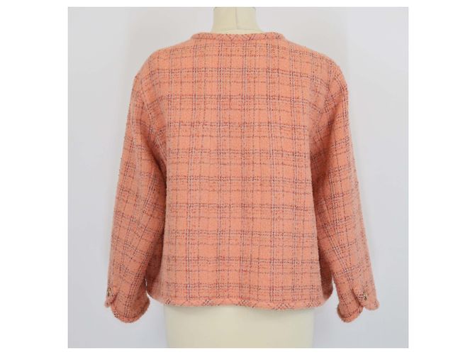 Chaqueta Chanel de tweed melocotón con detalles de botones CC - vista 3