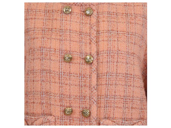 Chaqueta Chanel de tweed melocotón con detalles de botones CC - vista 4