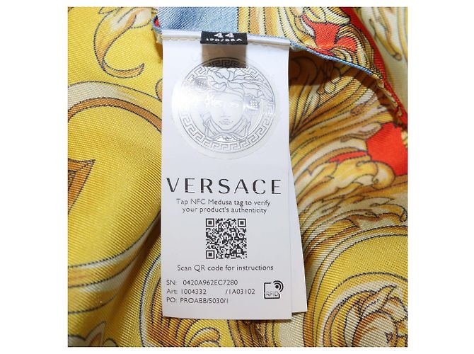 Versace Goddess Foulard V-Ausschnitt Pullover aus Wolle & Seide Schwarz/Multicolor Mehrfarben - Ansicht 6